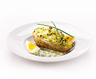 Gefüllte Kartoffeln mit Ei-Schnittlauch-Sauce Gefüllte Kartoffeln mit Ei-Schnittlauch-Sauce