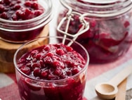Aronia-Beeren: antioxidative Wirkung dank tiefrotem Farbstoff Aronia-Beeren: antioxidative Wirkung dank tiefrotem Farbstoff