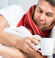Hausmittel gegen Grippe (hier: Kräutertee)