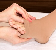 Kompressionstherapie: Behandlungsmethode bei Venen-Beschwerden