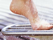 Rheuma und die Heilkraft Kälte: kalte Güsse nach Kneipp Rheuma und die Heilkraft Kälte: kalte Güsse nach Kneipp