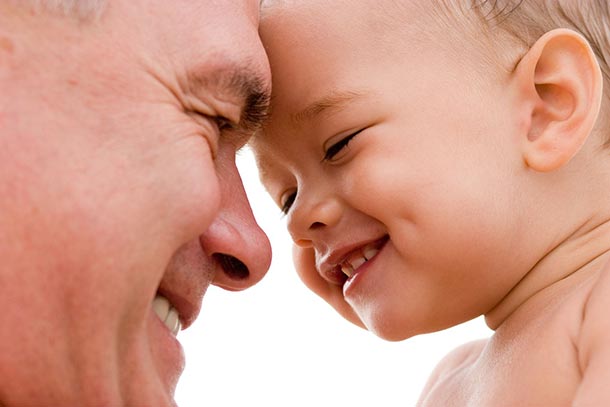 Vater und Sohn, glücklich, lachend (Foto: 123RF, Natalia Kozyreva))
