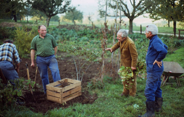 Alfred Vogel im Garten in Teufen