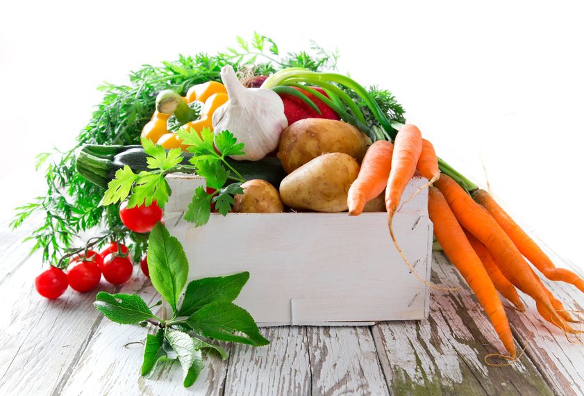 A.Vogel Gesunde Ernährung Gemüse-, Kräuter-Korb, gesunde Ernährung mit frischen Produkten. (Photo: 123RF, Lukas Gojda)