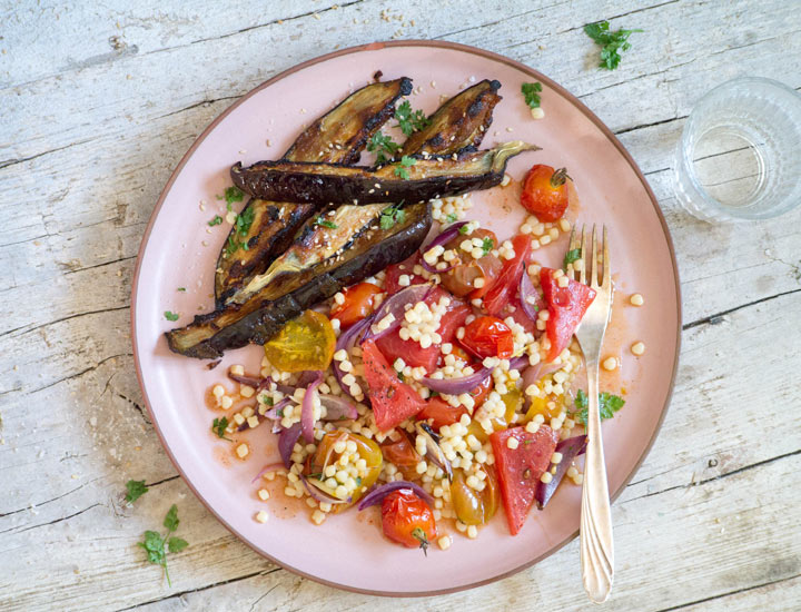 Fregola mit Auberginen, Tomaten und Melone