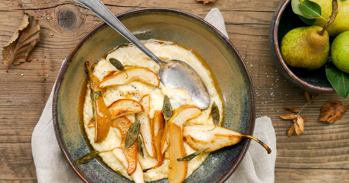 Gorgonzola-Polenta mit gebackenen Salbei-Birnen | A.Vogel Gorgonzola-Polenta mit gebackenen Salbei-Birnen | A.Vogel