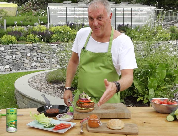 Burger mit Tomatensugo