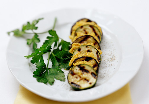 Zucchini-Auberginen mit Kichererbsenpüree