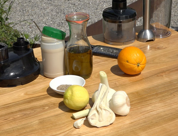 Knoblauchbutter und Hummus | A.Vogel Knoblauchbutter und Hummus | A.Vogel