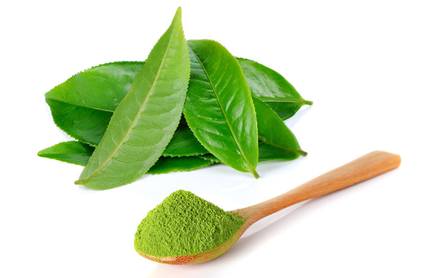 Matcha : le thé vert moulu (Foto: 123RF, Nipaporn Panyacharoen)