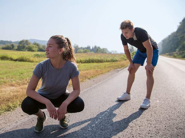 Frau und Mann beim Joggen