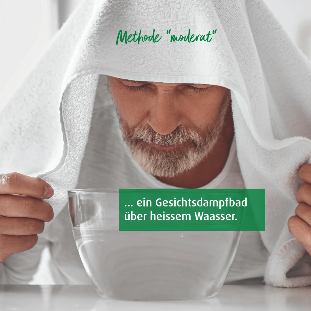 Mann beugt sich über heisse Schüssel