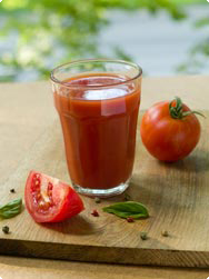 Tomaten: Warum Tomatensaft noch gesünder ist als die Tomate selbst Tomaten: Warum Tomatensaft noch gesünder ist als die Tomate selbst